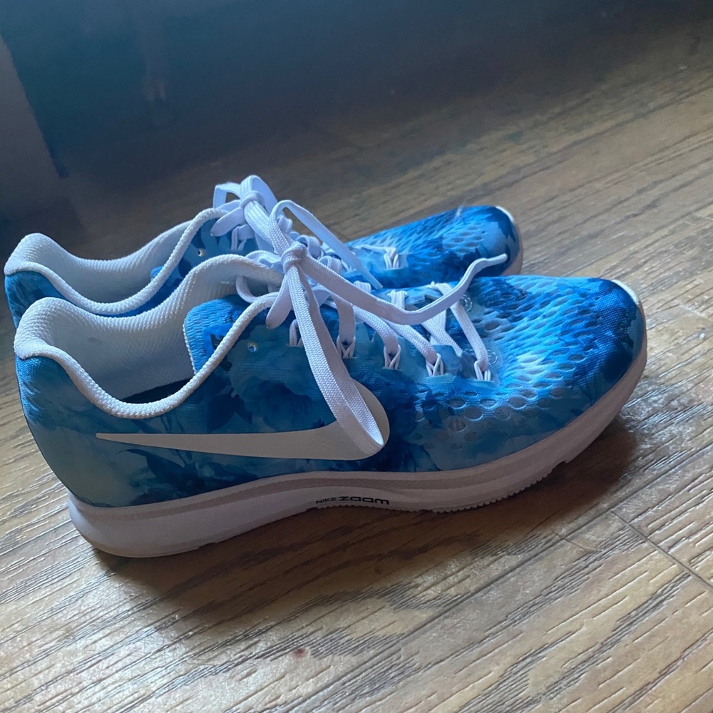 Nike zoom sneakers
